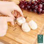 Personalisierte Familie Foto FSC Bambus graviert Charcuterie Schneidebrett mit Text und Saft Rille Housewarming Geschenk für Familie