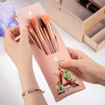 Estuche de brochas de maquillaje personalizado con nombre y 8 brochas de maquillaje en 3D con acebo e iniciales florales Regalo de Navidad para mujer