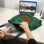 Gepersonaliseerde Shadow Initial Slouchy Grote Corduroy Draagtas met Meerdere Zakken Verjaardag Reisaccessoire Cadeau voor Vrienden Familie