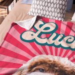 Couverture douce personnalisée avec nom et nom de famille pour chien, chat et animal de compagnie.