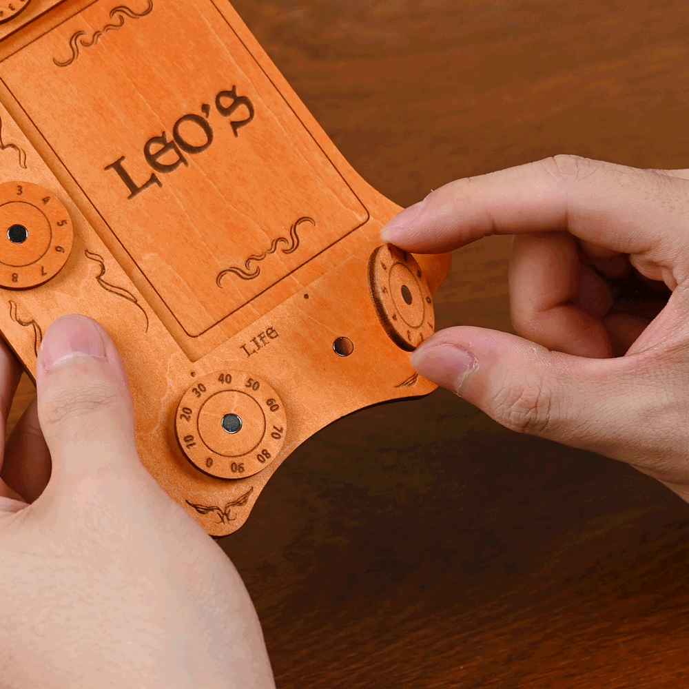 Plateau en bois gravé pour Commander avec cadrans magnétiques tournants Accessoires pour jeux de cartes Cadeau d'anniversaire pour EDH Commander