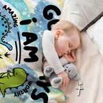 Personnalisé Véhicule de Construction Dinosaur Animal Dieu Dit Je Suis Couverture Douce avec Verset Biblique Décoration Maison Anniversaire Baptême Cadeau pour les Enfants