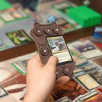 Plateau en bois gravé pour Commander avec cadrans magnétiques tournants Accessoires pour jeux de cartes Cadeau d'anniversaire pour EDH Commander