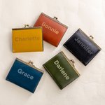 Portefeuille compact en cuir de vache imperméable et personnalisé avec 11 porte-cartes et un nom gravé Cadeau d'anniversaire pour les femmes