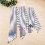 Couronne à rayures noires personnalisée avec monogramme brodé Décoration de la porte d'entrée Cadeau de pendaison de crémaillère pour un(e) ami(e)