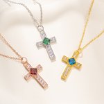 Collier croix de pierre de naissance personnalisée avec zircon brillant Bijoux religieux délicats Cadeau de baptême de Noël pour les femmes