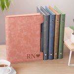 Personalisiertes PU-Leder Monogramm-Gravur Notizbuch und Stift Set Nachfüllbares Binder Ringbuch 160 Seiten Geburtstag Geschenk für Familie Freunde