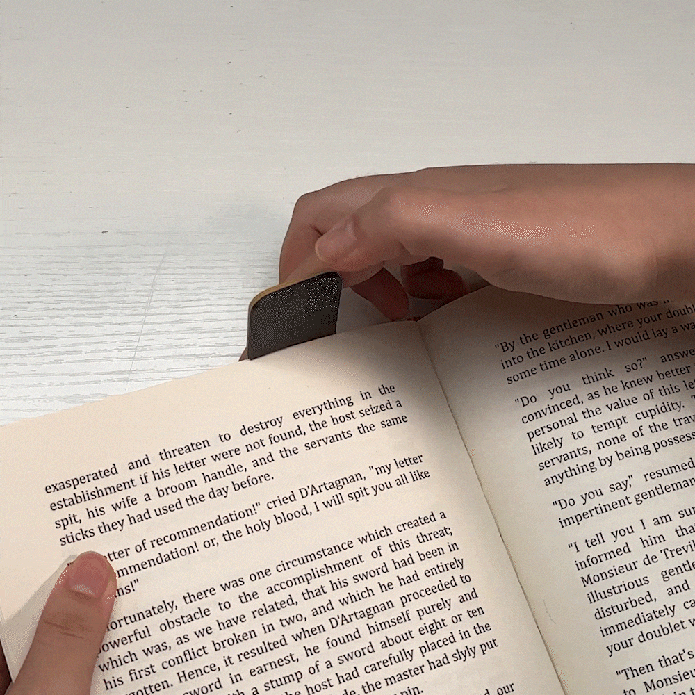 Marque-page magnétique en cuir personnalisé aquarelle pailleté Chapeau de Père Noël Initial Cadeau de Noël pour les amoureux du livre Bookworm