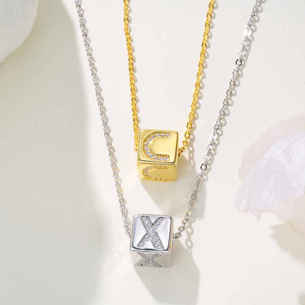 Collier pendentif lettre cube personnalisé orné de zircon bijou délicat cadeau d'anniversaire pour couple femme