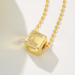 Collier pendentif lettre cube personnalisé orné de zircon bijou délicat cadeau d'anniversaire pour couple femme