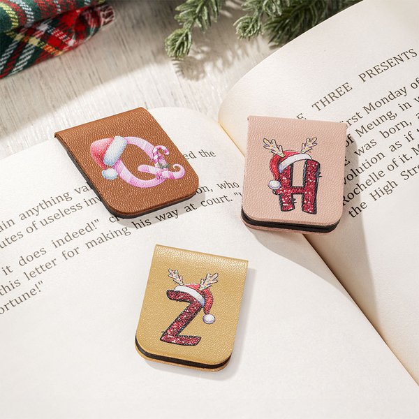 Personalizzato acquerello Glitter Santa Hat iniziale Magnetic Leather Bookmark Clip Regalo di Natale per gli amanti dei libri Bookworm