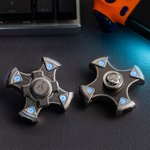 Cadeau d'anniversaire personnalisé pour les fans de technologie du futur : outil sensoriel gyroscopique lumineux à rotation mécanique avec initiales d