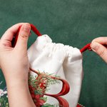 Gepersonaliseerde bloemen initiaal herbruikbare kerst kous Gift Bag met naam en koord Merry Christmas Gift voor familie