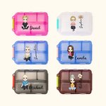 Gepersonaliseerde Geboortebloem Cartoon 10 Compartments Pocket Apotheek Reizen Dagelijkse Pill Organizer met Naam en Medicatie Etiketten Gift voor Fam