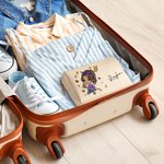 Personalizado Cute Cartoon Football Girl Bolsa de maquillaje de cuero con nombre Esenciales de viaje portátil Regalo de cumpleaños para las mujeres