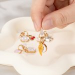 Personalized Cute Initial Daisy Heart Charm Anti-Dust Plug Cover Accessory for iPhone Micro USB Type C Mobile Phone Birthday Gift for Friend Family