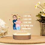 Gepersonaliseerd Cartoon Karakter Knuffelend Hartvormig Acryl LED Nachtlampje met Houten Voet en Naam Huisdecoratie Valentijnsdag Cadeau voor Paar