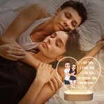 Gepersonaliseerd Cartoon Karakter Knuffelend Hartvormig Acryl LED Nachtlampje met Houten Voet en Naam Huisdecoratie Valentijnsdag Cadeau voor Paar