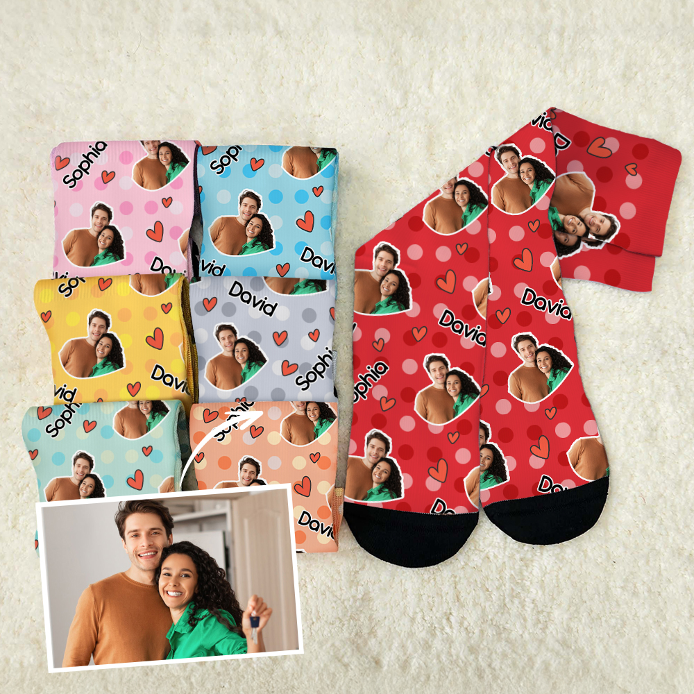 Chaussettes personnalisées à cœur rouge multicolore Couple Sister Photo Portrait avec Nom Anniversaire Saint-Valentin Cadeau pour elle lui Amis BFF