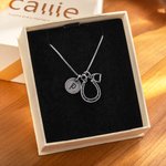 Personalizada Distressed Herradura Estribo Collar Colgante con Disco Inicial Suerte Joyería Ecuestre Regalo de cumpleaños para las mujeres amantes del