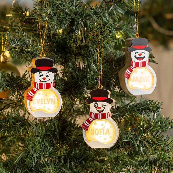 Adorno navideño de madera LED con muñeco de nieve personalizado y nombre para árbol de Navidad adorno regalo de invierno para familia y niños