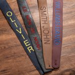 Sangle de Guitare en Cuir Personnalisée avec Nom Brodé  Accessoires de Musique Réglable Cadeau d'Anniversaire pour Joueur de Guitare Musicien