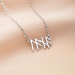 Personalisierte Minimalistische Wikinger-Runen Halskette mit Namen Historischer Stil Schmuck Geburtstag Jahrestag Geschenk für Damen
