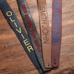 Personalisierter Verstellbarer Leder Gitarrengurt mit Namen Stickerei Musik Zubehör Geburtstag Geschenk für Gitarristen Gitarristinnen Musizierende