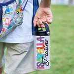 Gepersonaliseerde kleurrijke letter naam geïsoleerd 15oz Kid waterfles met vouwen rietje en handvat terug naar school verjaardagscadeau voor jongens meisjes