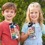 Gepersonaliseerde kleurrijke letter naam geïsoleerd 15oz Kid waterfles met vouwen rietje en handvat terug naar school verjaardagscadeau voor jongens meisjes