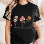 Personalisierte Ich trage mein Herz auf meinem Ärmel Unisex T-shirt Sweatshirt Hoodie mit 1-10 Geburt Blumen und Namen Geburtstag Geschenk für Familie