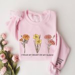 Personalisierte Ich trage mein Herz auf meinem Ärmel Unisex T-shirt Sweatshirt Hoodie mit 1-10 Geburt Blumen und Namen Geburtstag Geschenk für Familie