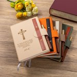 Gepersonaliseerd gegraveerd Kruis Geboortebloem Bijbelvers A5 gelinieerd notitieboek en pennenset voor Kerk Bijbelstudie Kerstmis Pasen Geschenk voor 