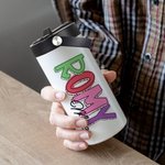 Bottiglia d'acqua con nome isolata da 15 oz con cannuccia pieghevole e manico, regalo di compleanno e ritorno a scuola per bambini.