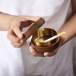 Cenicero portátil personalizado de acero inoxidable con tapa de nogal y monograma grabado Día del Padre Decoración de oficina Regalo de cumpleaños para fumadores Hombres