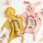 Gepersonaliseerd schattig konijntje beer leeuw zacht katoenen knuffeldoekje met regenboog en naam verjaardagscadeau voor pasgeborenen