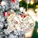 Ornement en Bois Personnalisé avec Nom et Informations du Bébé Style Bas de Noël et Renne Cadeau Premier Noël Naissance pour Bébé Nouveau-né
