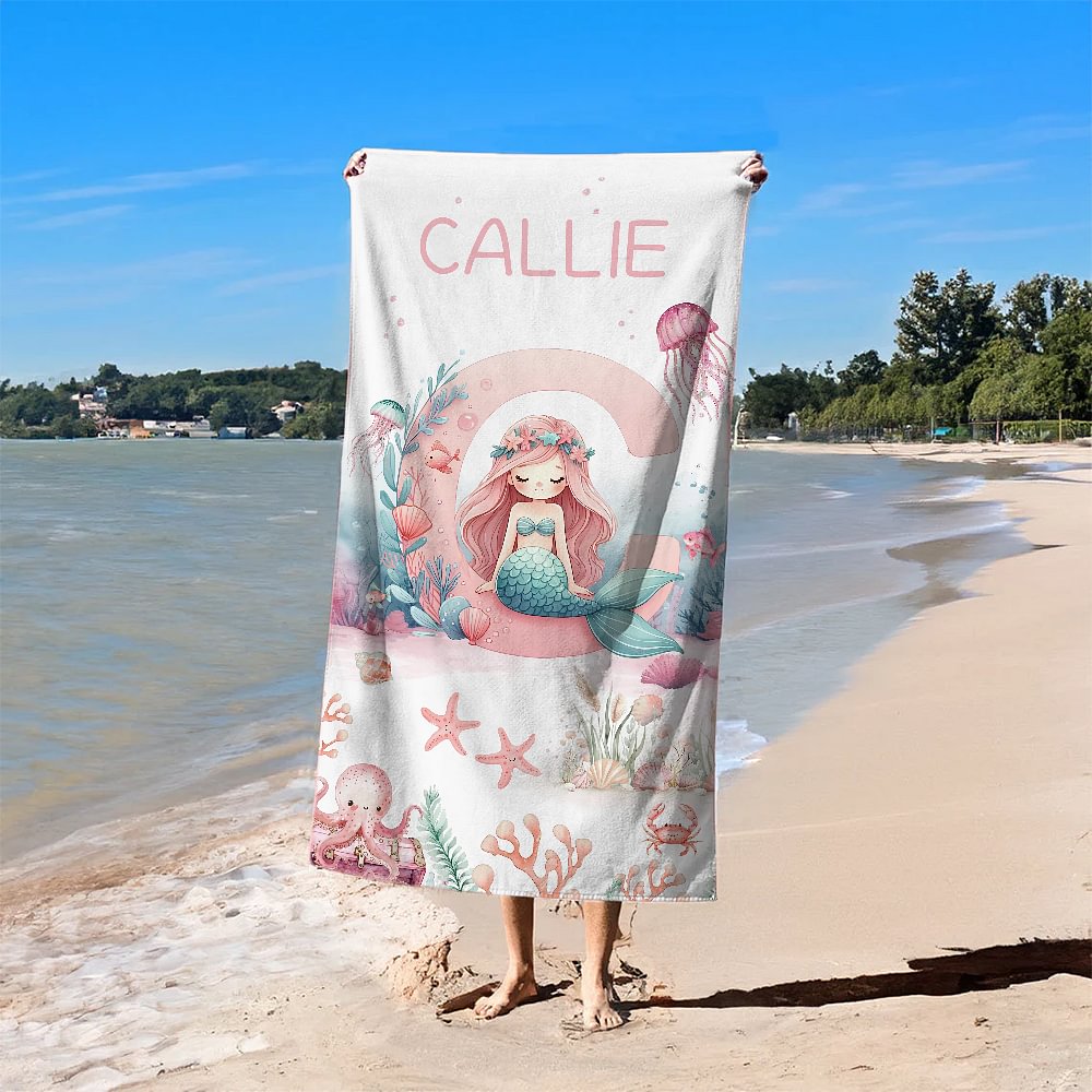 Serviette de plage surdimensionnée à séchage rapide avec initiale et nom Cadeau essentiel de voyage d'été pour femme fille