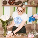 Personalizada Rosa Margarita Floral Camiseta Sudadera con Texto Tienda Apertura Cumpleaños Regalo para los amantes de los arreglos florales Jardinería