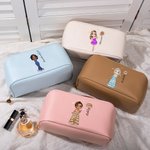 Personalisierte Glitter Cartoon Prom Königin Geburt Blume Leder Kosmetiktasche mit Namen Portable Reisezubehör Geburtstag Geschenk für Frauen Mädchen