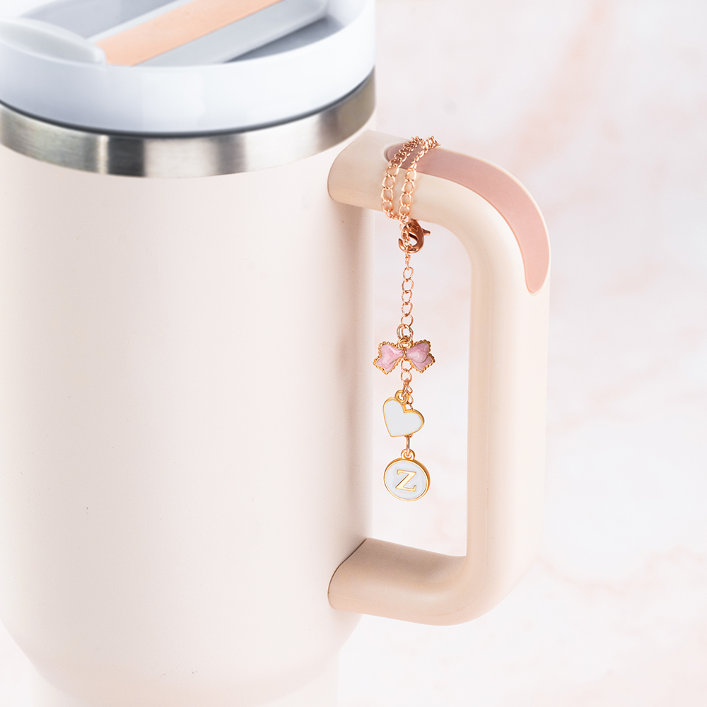 Charm personnalisé pour bouteille d'eau en forme de coeur avec noeud rose pour le gobelet Stanley Cadeau d'anniversaire pour filles et femmes à l'occasion de la Saint-Valentin