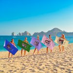Toalla de playa personalizada de dibujos animados de fútbol con nombre, de tamaño extragrande, suave y de secado rápido, para tomar el sol y viajar en verano, un regalo esencial para mujeres y niñas.