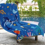 Toalla de playa personalizada mundo marino extra grande de microfibra y secado rápido con inicial y nombre regalo para niños en viajes y veranos