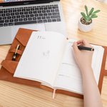 Personifierad blommig Highland Cow Namn A5 Skissbok Anteckningsbok Läderomslag med förvaringsficka Födelsedagspresent för Highland Cow Lover Målare Studenter