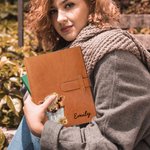 Personifierad blommig Highland Cow Namn A5 Skissbok Anteckningsbok Läderomslag med förvaringsficka Födelsedagspresent för Highland Cow Lover Målare Studenter