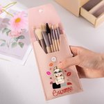Personalisierte Lippenstift Cartoon Mädchen Make-up Pinsel Tasche Set mit Namen und 8 Stück Make-up Pinsel Geburtstag Braut Dusche Geschenk für Mädchen Frauen