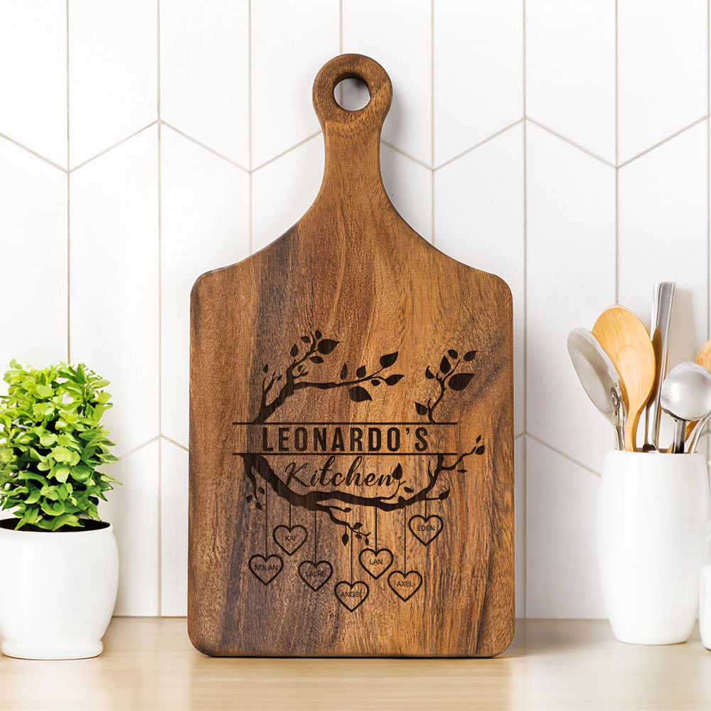 Planche à découper en bois gravé avec poignée et nom pour charcuterie Cadeau d'anniversaire pour maman grand-mère