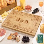 Gepersonaliseerde Gegraveerde Vlinder Bloemenrand FSC Bamboe Charcuterie Snijplank met Voorletters en Sapgroef Bruiloft Housewarming Gift voor Koppels