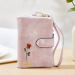 Personalisierte Gold-Edged Geburt Blume Name PU Leder dreifach gefaltete Brieftasche mit Kartenschlitzen und Armband Geburtstag Geschenk für Mädchen Frauen