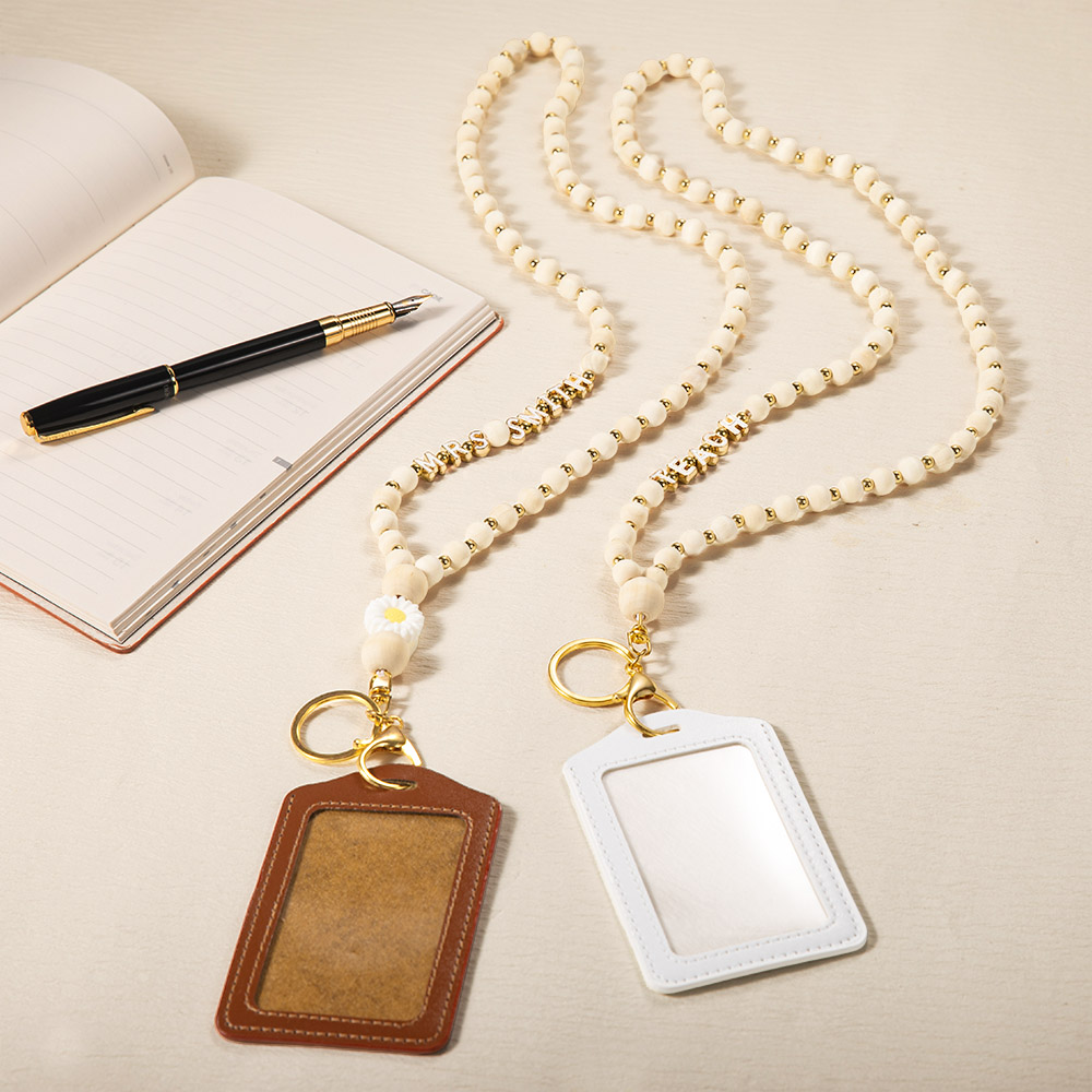 Personnalisé Boho Wood Bead Flower Name Letter Charm Lanyard with ID Badge Holder Birthday Back to School Gift for Nurse Teacher Office Worker